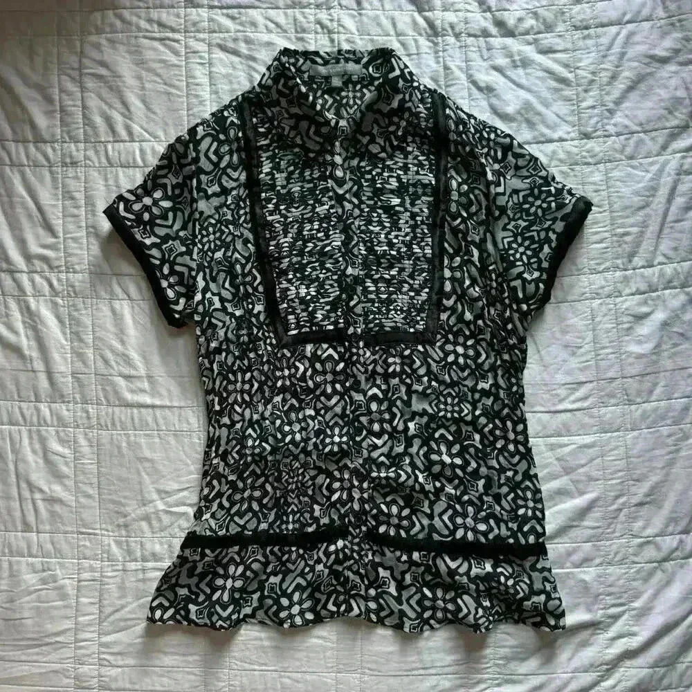 Smocked black and white chiffon satin collared blouse women’s medium city girl‎